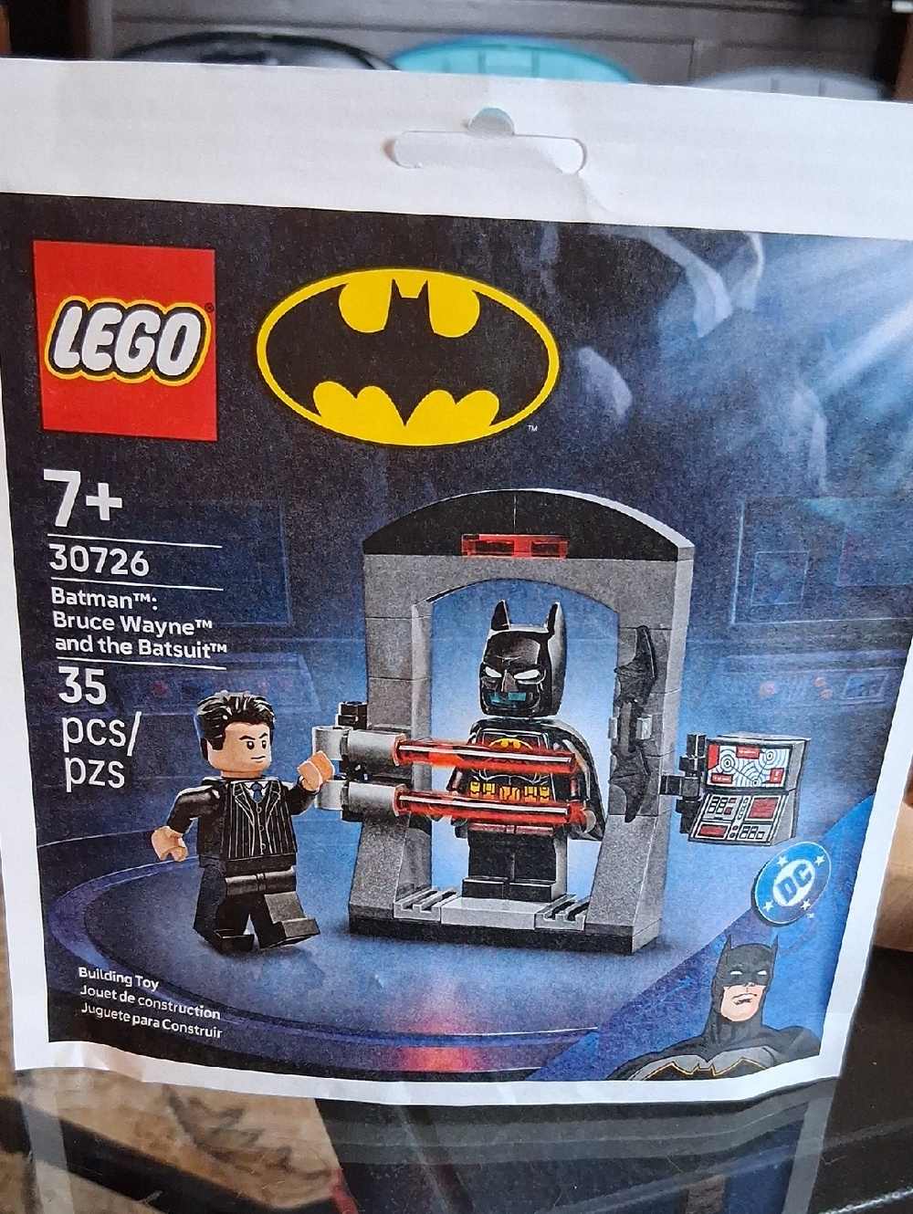 LEGO BRUCE WAYNE AND THE BATSUIT SET